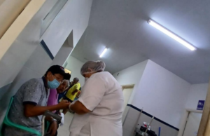 MÉDICOS ADVIERTEN CON PARO DE 24 HORAS SI LA ALCALDÍA NO ATIENDE SUS DEMANDAS