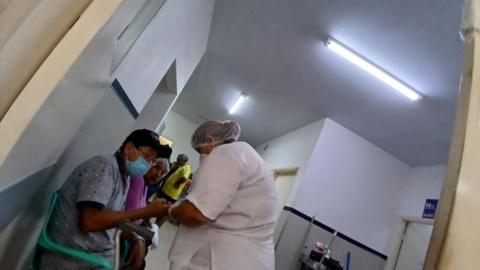 MÉDICOS ADVIERTEN CON PARO DE 24 HORAS SI LA ALCALDÍA NO ATIENDE SUS DEMANDAS