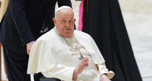 SALUD DEL PAPA SE AGRAVA Y SUFRE CRISIS RESPIRATORIA