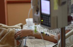 LE PRENDIÓ FUEGO A SU HIJA AL ENTERARSE QUE FUMÓ MARIHUANA CON AMIGAS