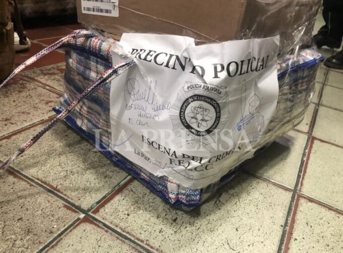 VIDEO: MUJER QUE TRANSPORTABA CASI BS. 3 MILLONES EN UN BUS ES DETENIDA