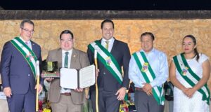 FISCAL GENERAL DEL ESTADO RECIBE DISTINCIÓN DE LA ASAMBLEA LEGISLATIVA DEPARTAMENTAL