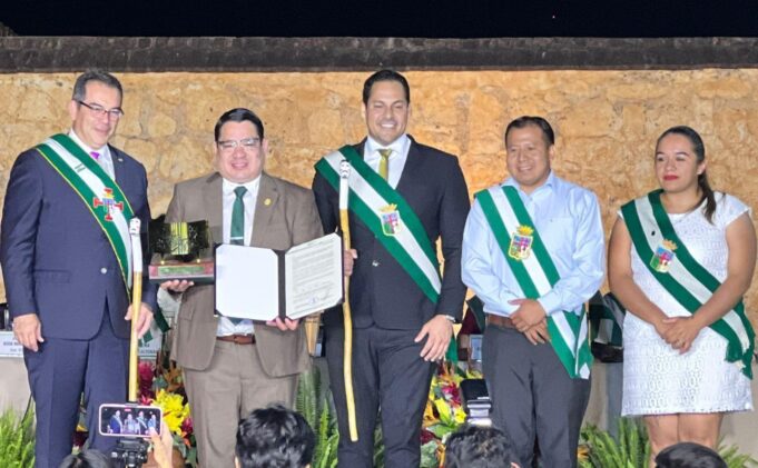 FISCAL GENERAL DEL ESTADO RECIBE DISTINCIÓN DE LA ASAMBLEA LEGISLATIVA DEPARTAMENTAL