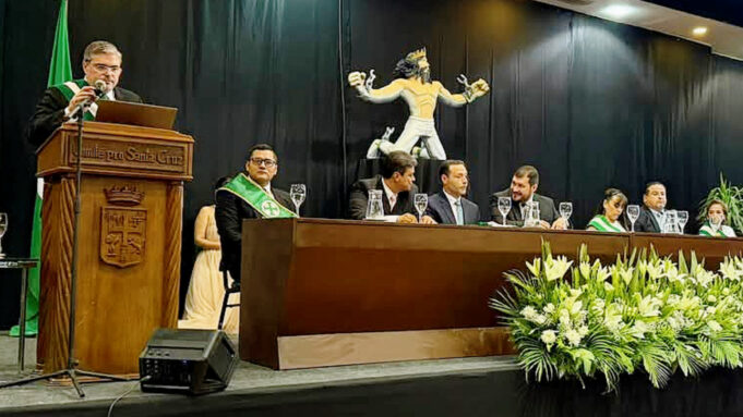 VIDEO: «PIDO PERDON A MI FAMILIA, FUERON EXPUESTOS Y ME LAS VOY A COBRAR»; LA ADVERTENCIA DE LARACH EN SU DISCURSO DE DESPEDIDA