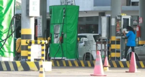 MICREROS EN SANTA CRUZ PONEN EN RIESGO EL TRANSPORTE PÚBLICO ANTE FALTA DE COMBUSTIBLE Y ANUNCIAN PARO.