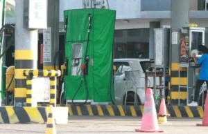 MICREROS EN SANTA CRUZ PONEN EN RIESGO EL TRANSPORTE PÚBLICO ANTE FALTA DE COMBUSTIBLE Y ANUNCIAN PARO.