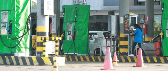 MICREROS EN SANTA CRUZ PONEN EN RIESGO EL TRANSPORTE PÚBLICO ANTE FALTA DE COMBUSTIBLE Y ANUNCIAN PARO.