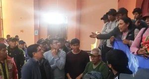 MINISTRO DE EDUCACIÓN EXPULSADO DE AMPLIADO EN POTOSÍ SOBRE CONTRATOS DE LITIO