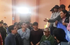 MINISTRO DE EDUCACIÓN EXPULSADO DE AMPLIADO EN POTOSÍ SOBRE CONTRATOS DE LITIO