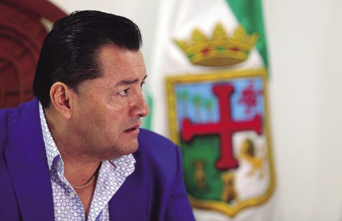 FISCALÍA DESESTIMA DENUNCIA CONTRA JHONNY FERNÁNDEZ POR FIJACIÓN DEL PASAJE EN BS 2,30