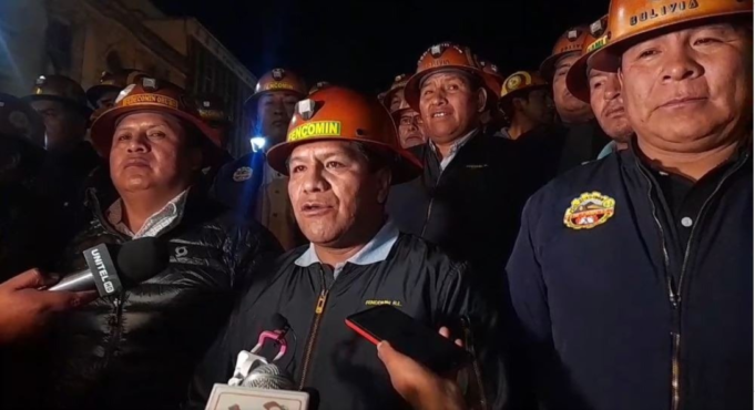MINEROS DECLARAN EMERGENCIA Y ANUNCIAN MOVILIZACIONES SI YPFB NO CUMPLE CON DOTACIONES DE DIÉSEL