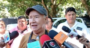 TRABAJADORES DE SALUD MANTIENEN PARO PESE A ANUNCIO DE PAGO DE SALARIOS