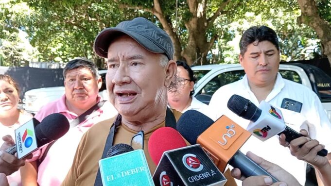 TRABAJADORES DE SALUD MANTIENEN PARO PESE A ANUNCIO DE PAGO DE SALARIOS