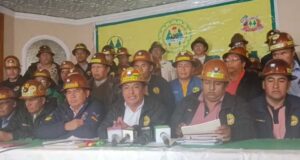 COOPERATIVAS MINERAS RECHAZAN DIÉSEL A BS 11,50 Y EXIGEN RENUNCIA DE AUTORIDADES