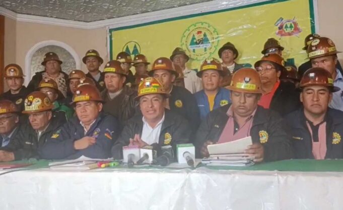 COOPERATIVAS MINERAS RECHAZAN DIÉSEL A BS 11,50 Y EXIGEN RENUNCIA DE AUTORIDADES