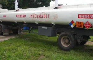 INTERCEPTAN CISTERNA CON 20 MIL LITROS DE DIÉSEL ILEGAL EN SANTA CRUZ