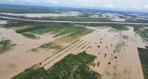 MINISTRO NOVILLO ADVIERTE QUE LOS 75 MILLONES DE DÓLARES SON INSUFICIENTES ANTE LA CRISIS POR INUNDACIONES