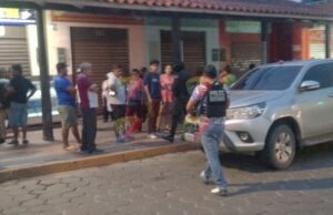 VIDEOS: LOS CUATRO ATRACADORES DE JOYERIAS EN LA CHARCAS ESTABAN CON GORRA Y BARBIJOS