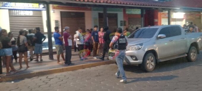 VIDEOS: LOS CUATRO ATRACADORES DE JOYERIAS EN LA CHARCAS ESTABAN CON GORRA Y BARBIJOS