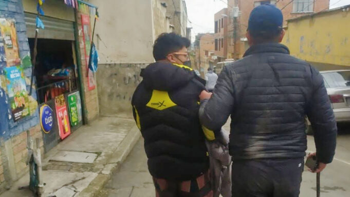 DETIENEN A FOTOPERIODISTA ACUSADO DE VIOLACIÓN EN CARTA PÓSTUMA DE PERIODISTA DE 25 AÑOS