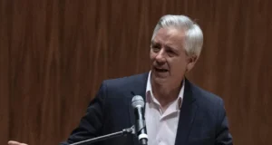 GARCÍA LINERA PROPONE EXPROPIAR EMPRESAS QUE NO ENTREGUEN SUS DÓLARES AL GOBIERNO