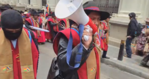 PONCHOS ROJOS DAN ULTIMÁTUM AL GOBIERNO: 72 HORAS PARA CUMPLIR SUS DEMANDAS O RADICALIZAN SUS MEDIDAS