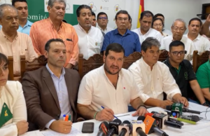 CÍVICOS EXIGEN LIBERACIÓN INMEDIATA DEL COMBUSTIBLE Y CONVOCAN A ASAMBLEA DE LA CRUCEÑIDAD