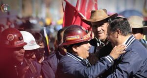 MINEROS EXIGEN RENOVACIÓN EN LA COB Y RELEVO DE HUARACHI