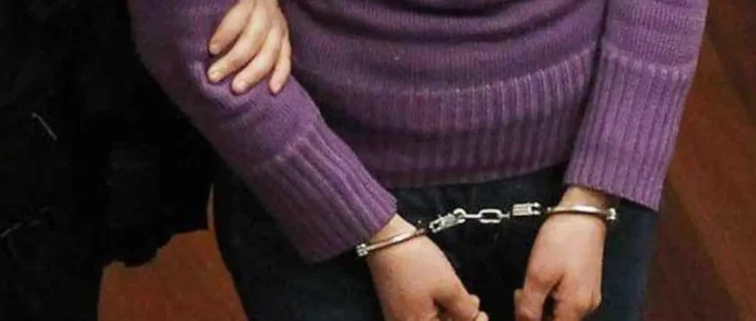 POLICÍA DETIENE A MADRE ACUSADA DE ASESINAR A SU HIJO CON TRES PUÑALADAS