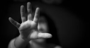 JUSTICIA ANULA CONDENA DE SEIS AÑOS A ADOLESCENTE POR INFANTICIDIO Y PIDE REVISIÓN DE SENTENCIA