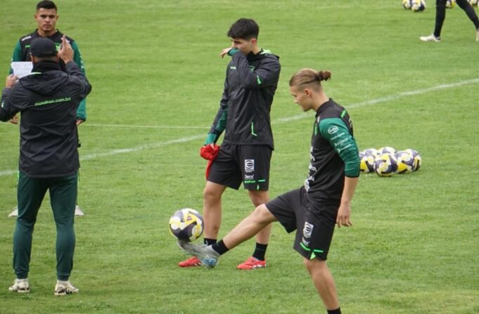 LA VERDE SUMA REFUERZOS: LOPEZ, MACAZAGA Y MIGUELITO YA ESTÁN EN LA PAZ