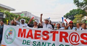 MAESTROS URBANOS DE SANTA CRUZ SE MOVILIZAN EN EXIGENCIA DE MEJORAS LABORALES