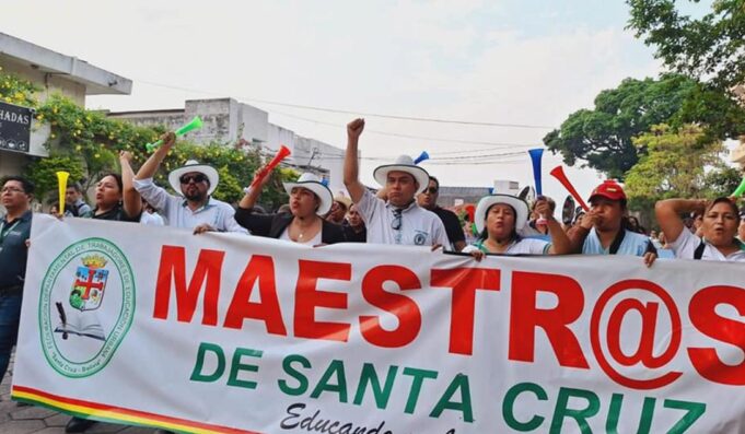 MAESTROS URBANOS DE SANTA CRUZ SE MOVILIZAN EN EXIGENCIA DE MEJORAS LABORALES