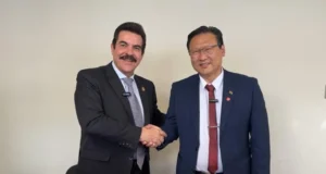 MANFRED REYES VILLA Y CHI HYUN CHUNG ANUNCIAN ALIANZA POLÍTICA Y DEFINEN CANDIDATO PRESIDENCIAL MEDIANTE ENCUESTA