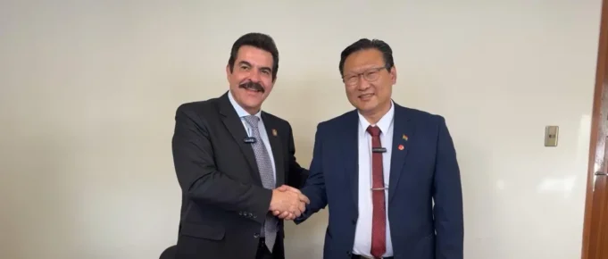 MANFRED REYES VILLA Y CHI HYUN CHUNG ANUNCIAN ALIANZA POLÍTICA Y DEFINEN CANDIDATO PRESIDENCIAL MEDIANTE ENCUESTA