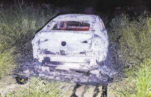 VAGONETA DE LUJO APARECE CALCINADA EN PORONGO Y ACTIVAN INVESTIGACIÓN