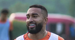 RAFINHA VUELVE A SANTA CRUZ: GUABIRÁ LO FICHA COMO REFUERZO ESTELAR PARA 2025