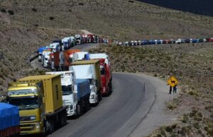 CHOFERES ANUNCIAN PARO INDEFINIDO POR ESCASEZ DE COMBUSTIBLE