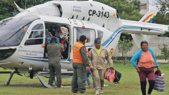 27 PERSONAS EVACUADAS EN OPERATIVO AÉREO EN EL PUENTE DEBIDO A INUNDACIONES