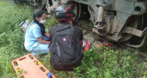 VIDEO: SE QUEDÓ DORMIDO EN LA VÍA Y EL TREN LE ARRANCÓ LA PIERNA