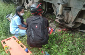 VIDEO: SE QUEDÓ DORMIDO EN LA VÍA Y EL TREN LE ARRANCÓ LA PIERNA