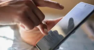 FELCC DE LA PAZ BUSCA A LOS PROPIETARIOS DE LOS IPHONES RECUPERADOS EN UNA INTERVENCIÓN POLICIAL