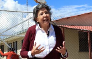 AMPARO BALLIVIÁN SE RETIRA DE LA CARRERA PRESIDENCIAL Y LLAMA A LA UNIDAD DE LA OPOSICIÓN