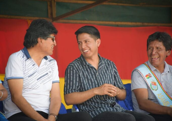 EVO MORALES BAJA EL TONO Y DICE QUE OFRECIÓ APOYO A ANDRÓNICO COMO CANDIDATO