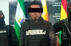 POLICÍA PRESENTA A DELINCUENTE ATRAPADO TRAS VIOLENTO ROBO CONTRA UNA MUJER