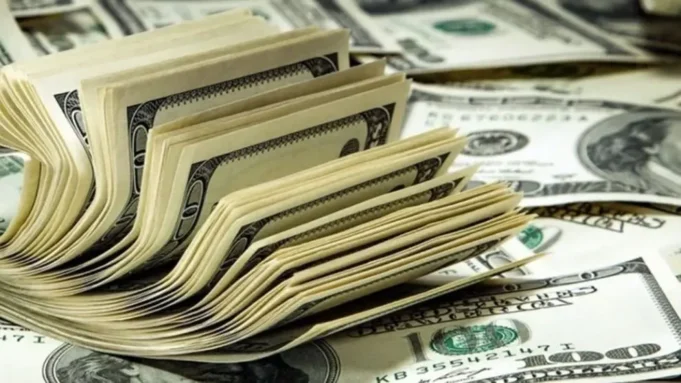 DÓLAR PARALELO SUPERA LOS BS 15 Y ADVIERTEN NUEVO REPUNTE POR EL RETROACTIVO SALARIAL