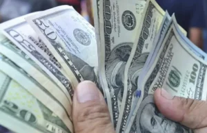 ECONOMISTAS ADVIERTEN QUE EL CLIMA ELECTORAL Y LOS CONFLICTOS SOCIALES DISPARAN EL DÓLAR PARALELO