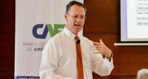 ECONOMISTA JAIME DUNN ANUNCIA SU PRECANDIDATURA PRESIDENCIAL EN BOLIVIA