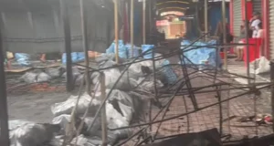 INCENDIO EN MERCADO DE MONTERO DEJA MÁS DE 20 CASETAS AFECTADAS