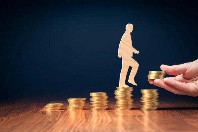 PEDRAZA CUESTIONA QUE AUMENTO BENEFICIE A EXPRESIDENTES MIENTRAS TRABAJADORES RECIBEN SOLO BS 250